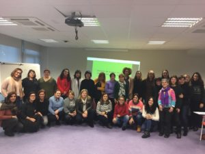 Participantes del Foto de familia con las participantes del curso realizado en Santiago de Compostela sobre Evaluación Infantil con Técnicas Proyectivas Gráficas