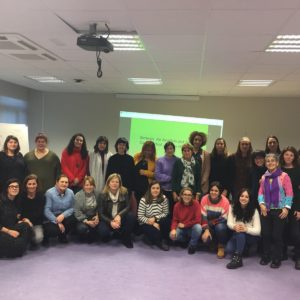 Participantes del Foto de familia con las participantes del curso realizado en Santiago de Compostela sobre Evaluación Infantil con Técnicas Proyectivas Gráficas