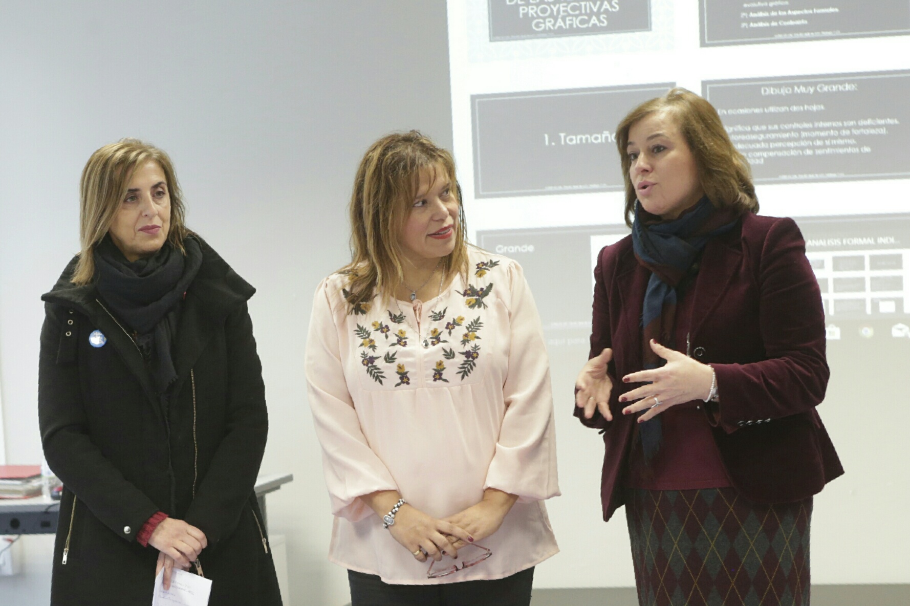 Claudia López de Huhn junto con la Secretaria General de la Igualdad, Susana López Abella.